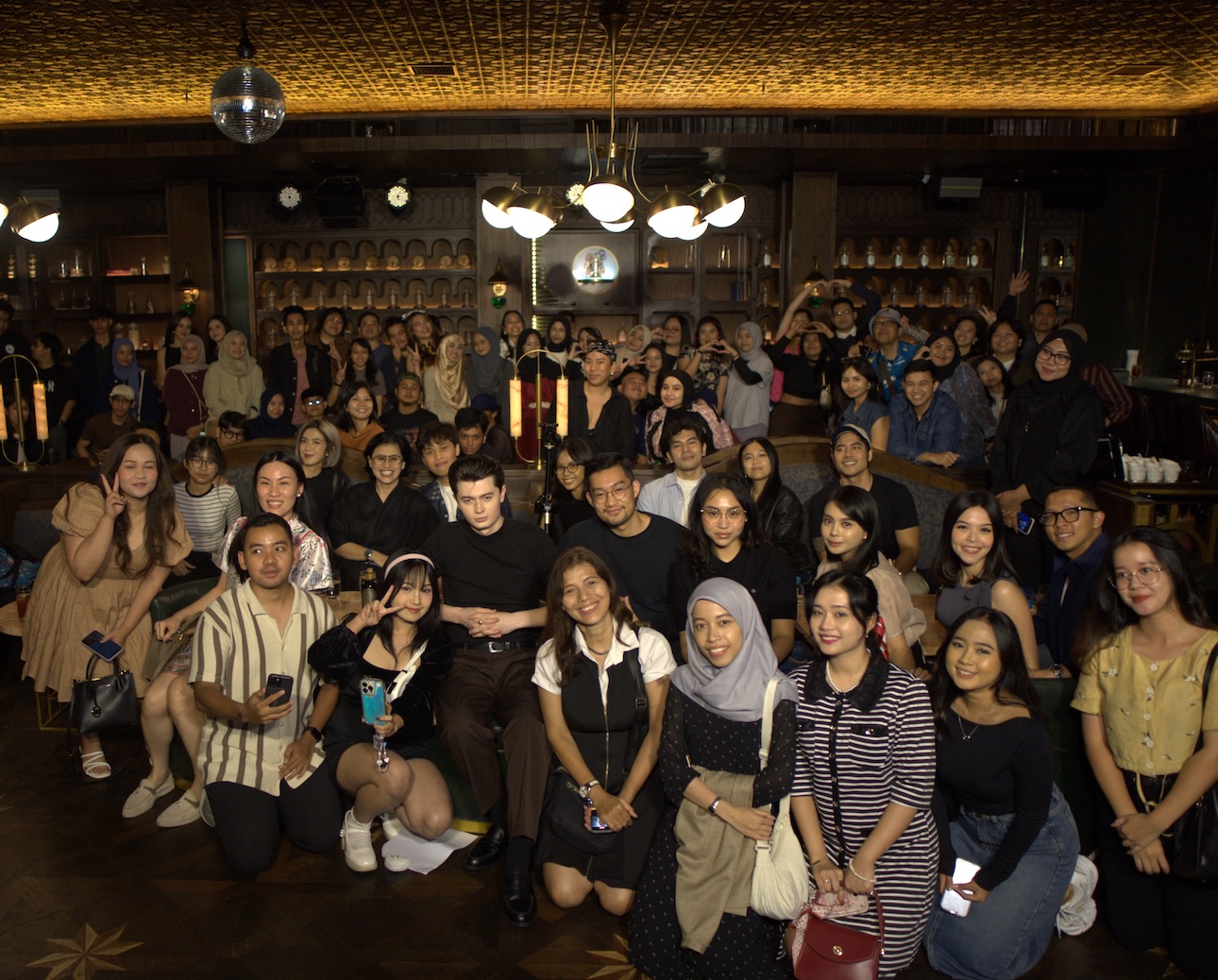 Elliot James Reay Sapa Fans di Jakarta, Bawakan Lagu-Lagu Spesial di Showcase Eksklusif dan Cobain Jasuke!
