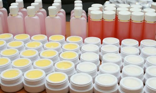 CIRI-CIRI KRIM PEMUTIH WAJAH BERBAHAYA