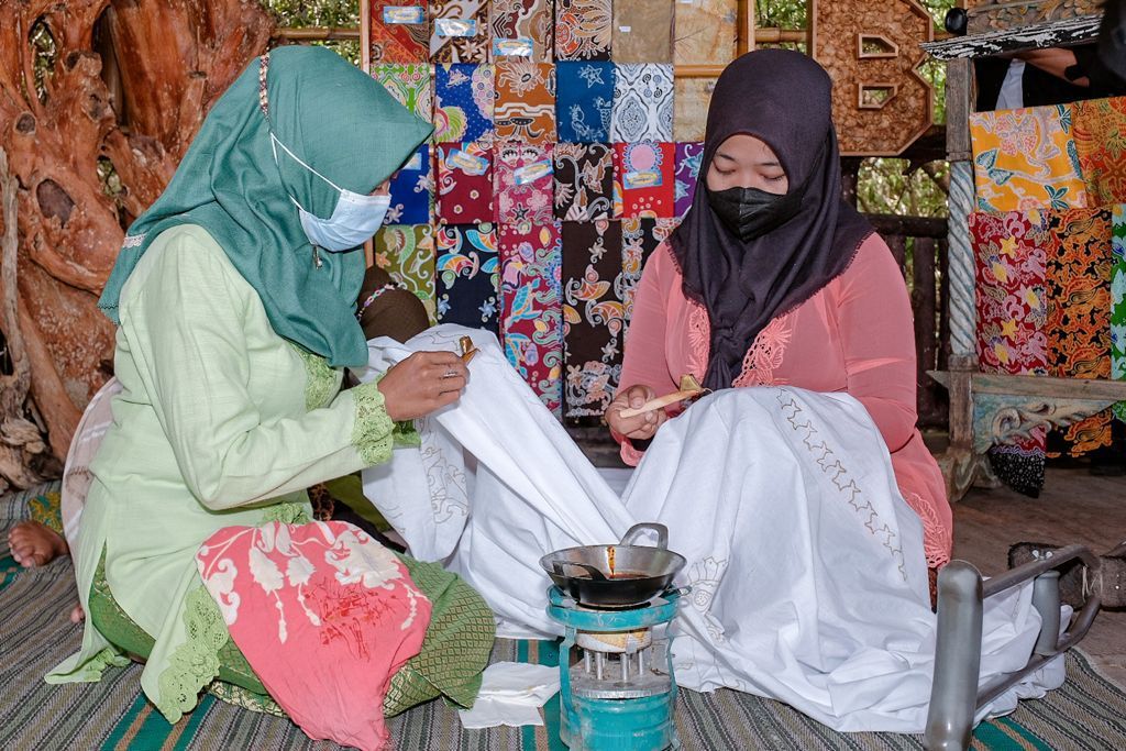 Sandiaga: Perempuan Berperan Penting dalam Kebangkitan UMKM Indonesia 6 Menparekraf Sebut Perempuan Berperan Penting dalam Kebangkitan UMKM Indonesia