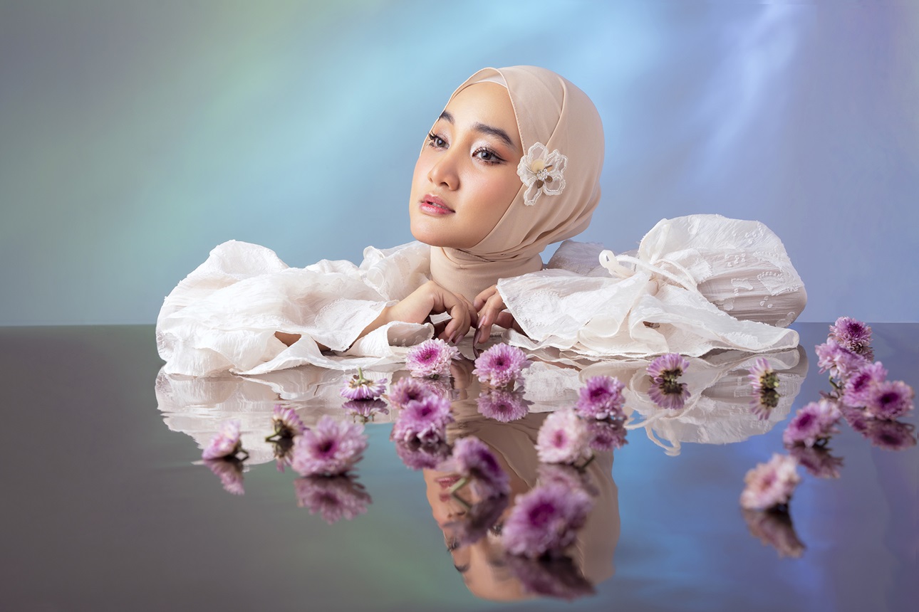 Fatin Rilis Single Baru Berjudul Jangan Tersesat Sayang, Pengingat Sang Musisi Untuk Hati Yang Membara 6 Fatin Merilis single Jangan Tersesat, Sayang