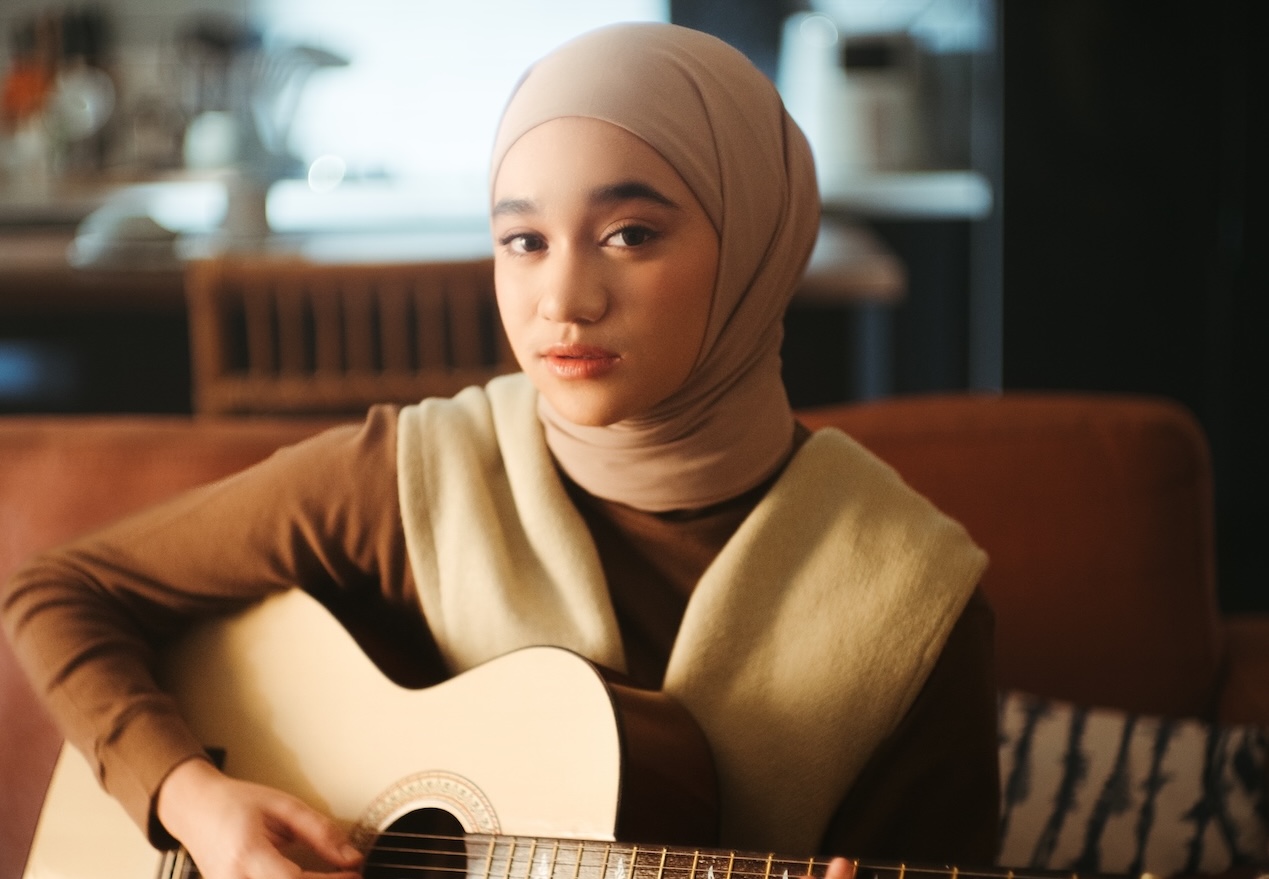 Rilis Lagu Baru Terpatah Terluka, Nabila Taqiyyah Ungkap Pedihnya Cinta Tak Berbalas 6 Pahitnya Perjalanan Cinta Nabila Taqiyyah yang “Terpatah Terluka”