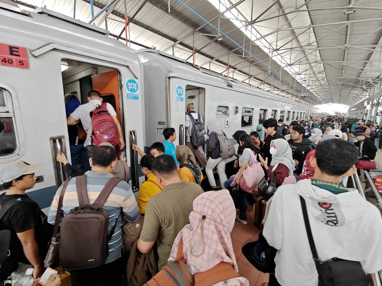 Buruan Cek! Tiket Kereta Api Lebaran 2025 Sudah Bisa Dipesan Setiap Pukul 00.00 WIB! 6 Tiket Kereta Api Lebaran 2025 sudah bisa dipesan_11zon