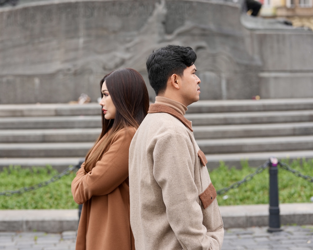 Direkam di Praha, “Layar” Jadi Kolaborasi Megah Titi DJ dan Cakra Khan untuk Film Siapa Dia 6 Titi DJ & Cakra Khan Tumpahkan Emosi di Lagu Layar, OST Film Siapa Dia