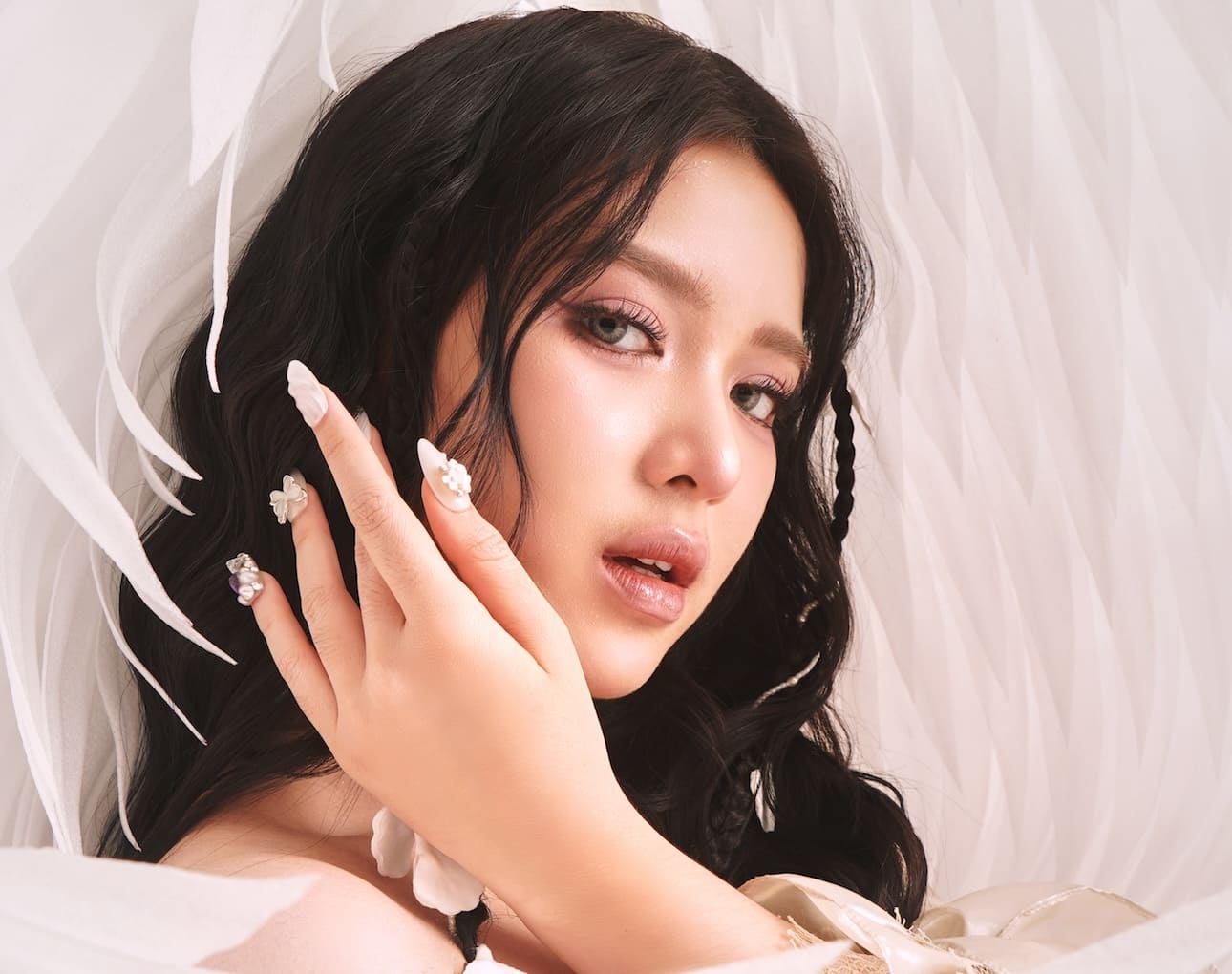 Tiara Andini Rilis Single “Dengar”, Curahan Hati yang Penuh Emosi di Album Kedua “Edelweiss” 6 Tiara Andini Rilis Single “Dengar”, Curahan Hati yang Penuh Emosi di Album Kedua “Edelweiss”